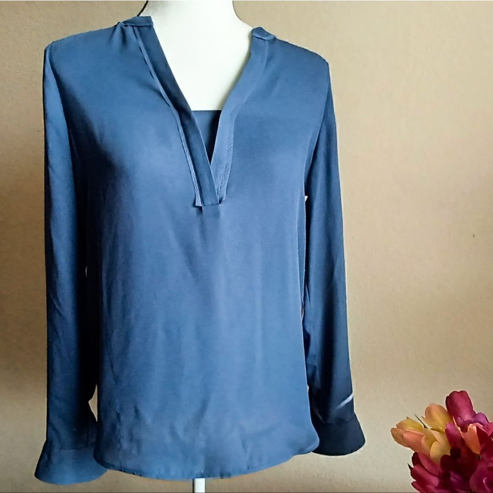 Simply Vera, Vera Wang blue blouse Sz XS